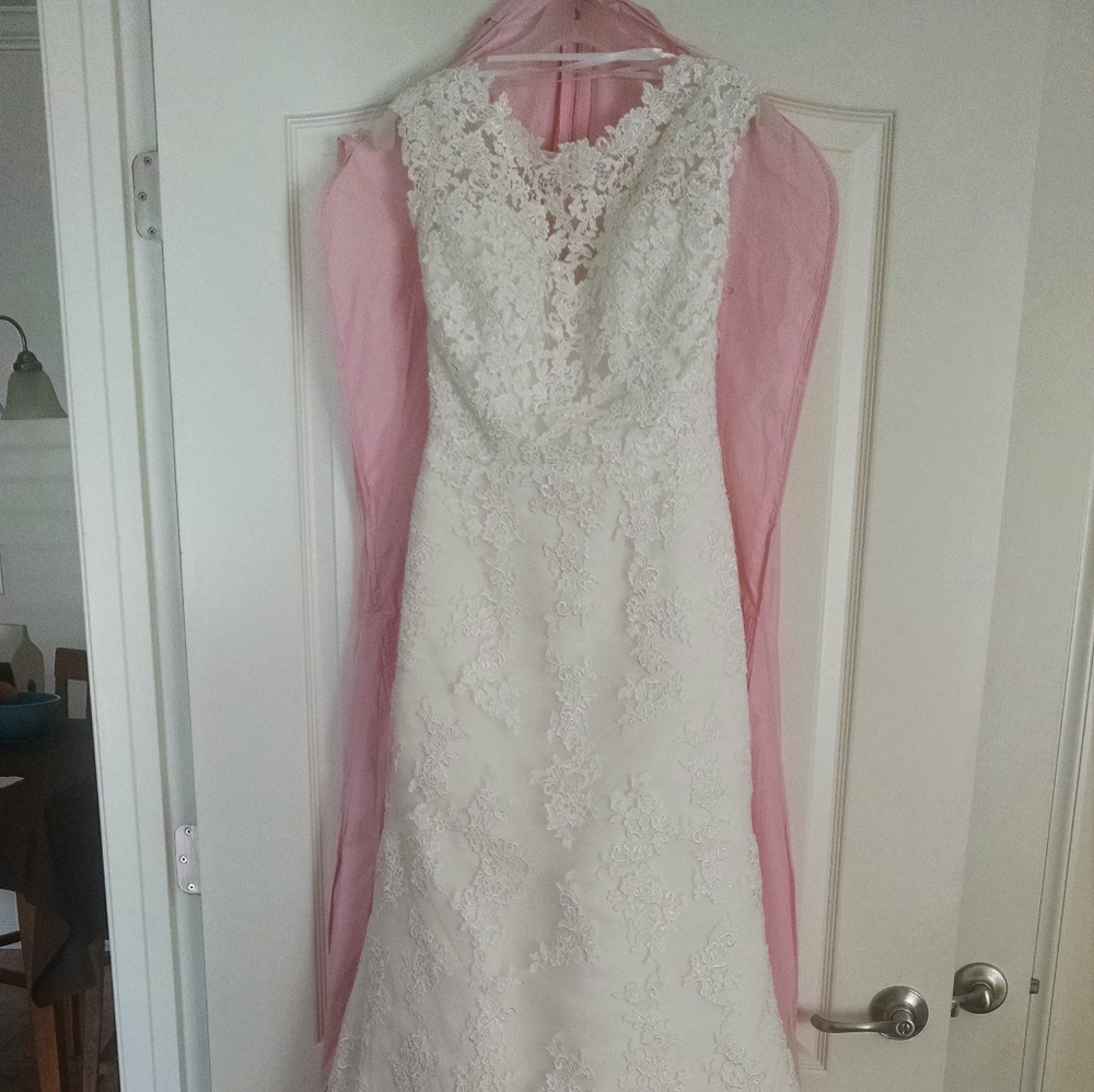 Lace wedding dress